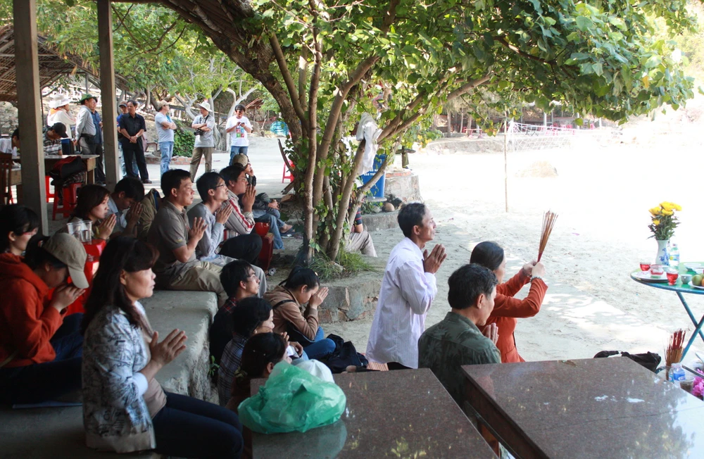 Kinh hoàng: Tắm biển, ba cán bộ Sở Công Thương Bình Định chết đuối ảnh 2